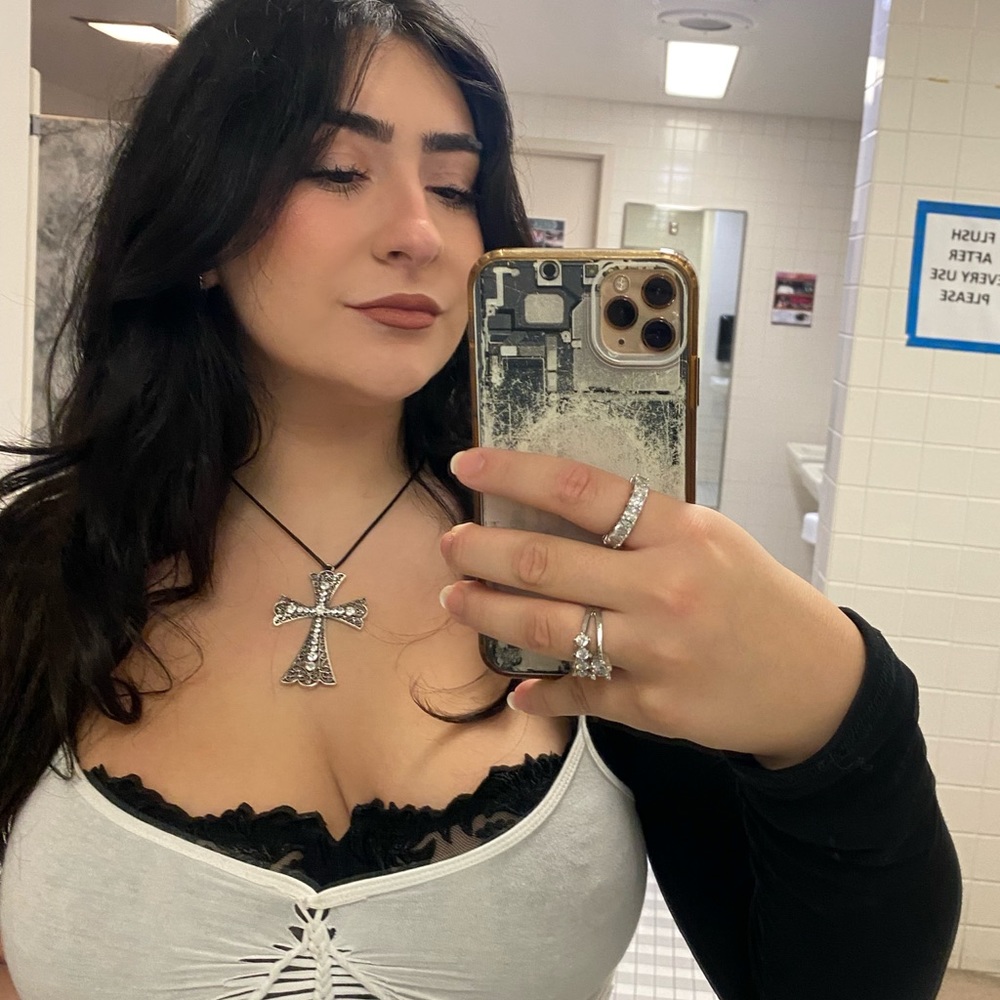 Meet your Posher, Isabella